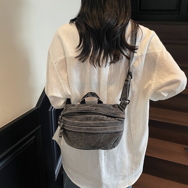 2025 designer's new washed denim women's crossbody bag, casual handbag, saddle bag, street fashion shoulder bag