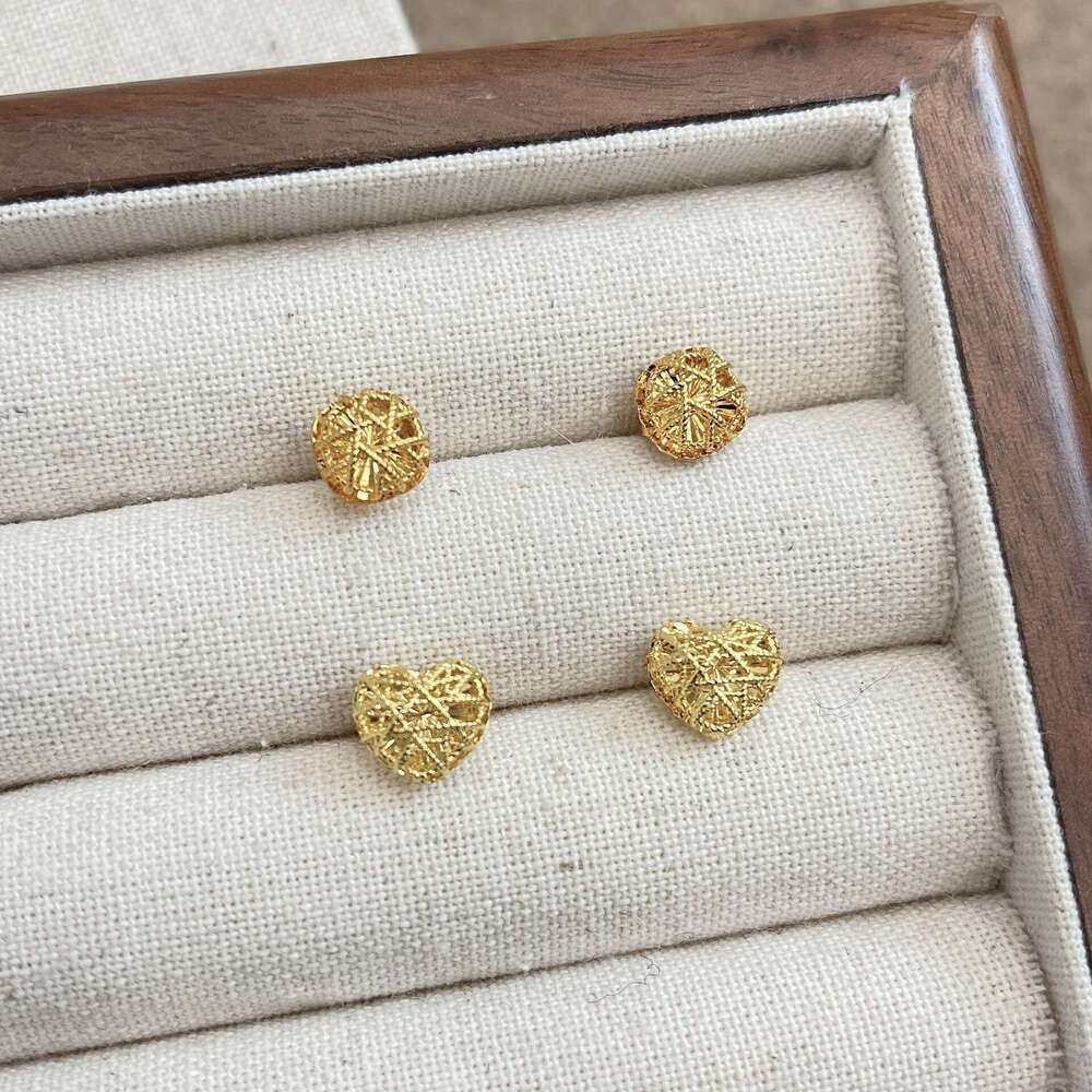 Unique 2024 New Gold Brushed Hollow Women, Niche Design, High-end Feel, Elegant Earrings for Autumn and Winter 70c