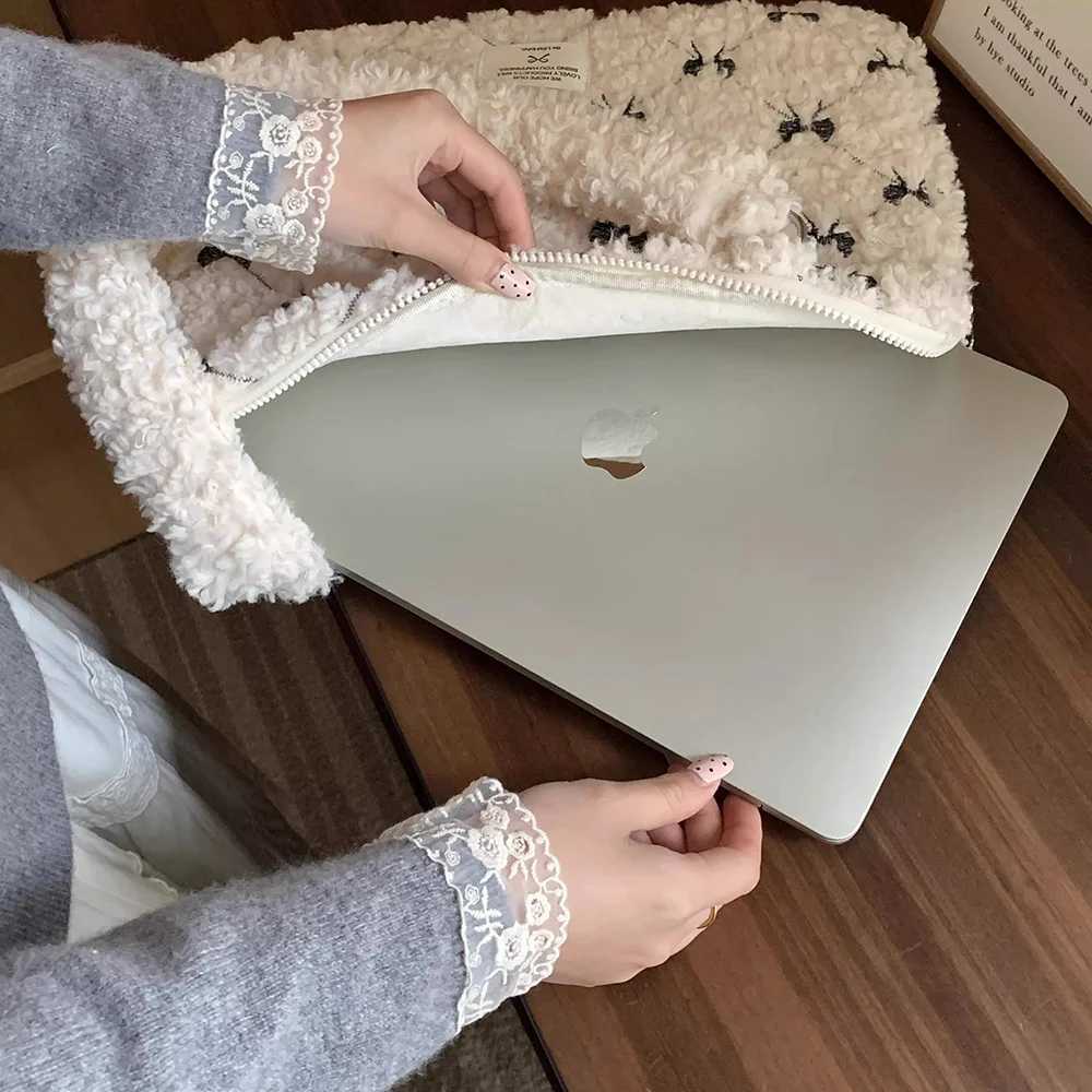 13.3 14 15.6 Inch Cute Laptop Bag for MacBook Air Pro 13 15 16 HP Huei Asus Acer Dell Xiaomi Len Plush Shoulder Handbag y250730