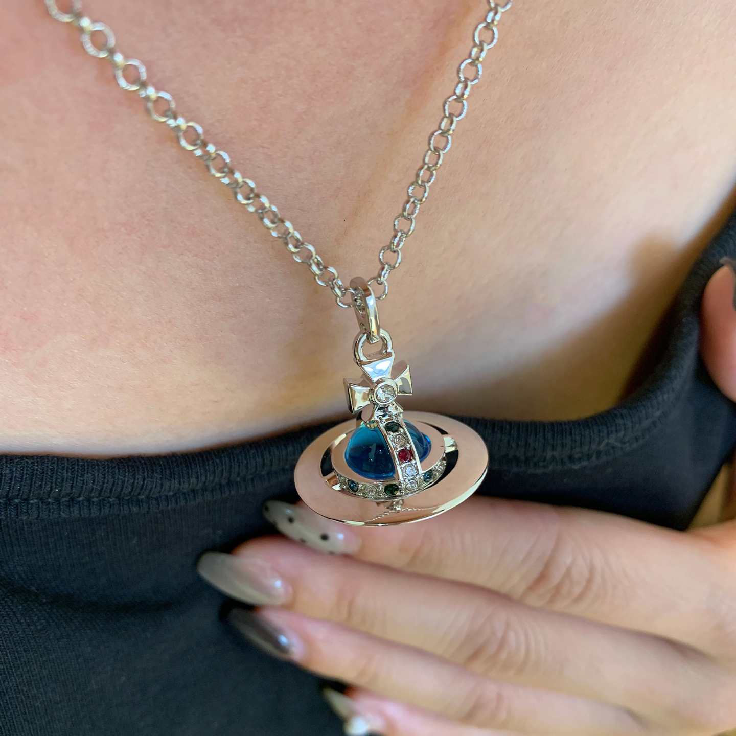 Dowager Mid-size Lake Blue Orb Necklace Three Dimensional Saturn Chain Beach Lady Pendant Inlaid With Designer Necklace Diamonds Planet Astronaut Fash