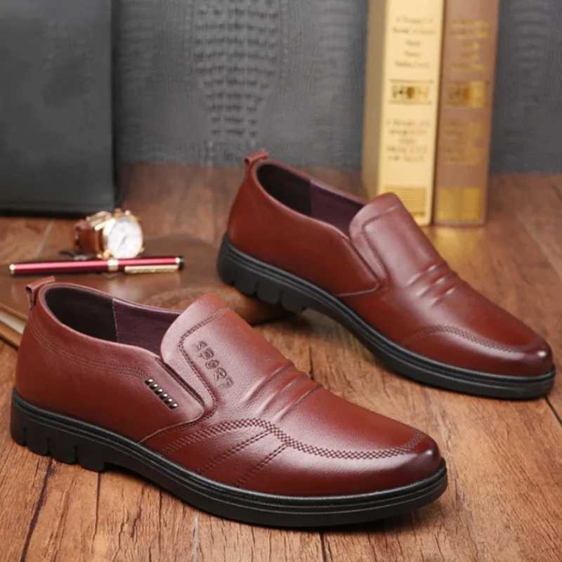 2025 New Mens Loafers Classic Business Dress Shoes Casual Leather Shoes Slip-on Driving Shoes Mens Soft Leather Shoes Y250730