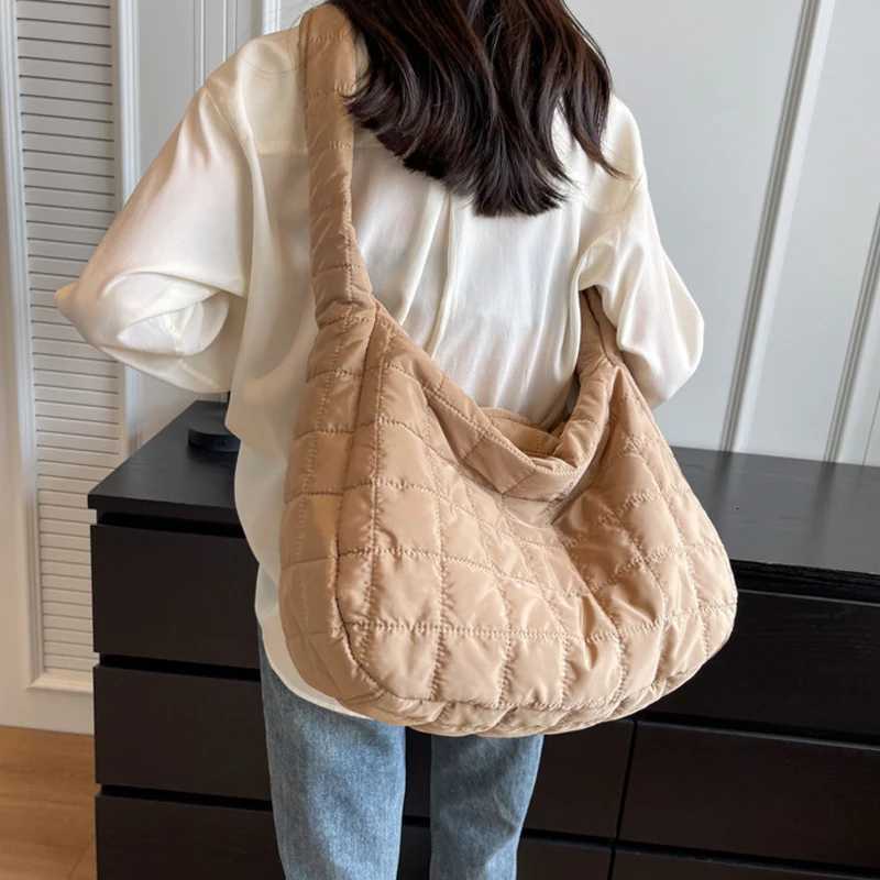 2023 Padding Shoulder Bag Casual Quilted Crossbody Bag Fi Solid Messenger Bag Versatile Slouchy Shopping Bag Y250730