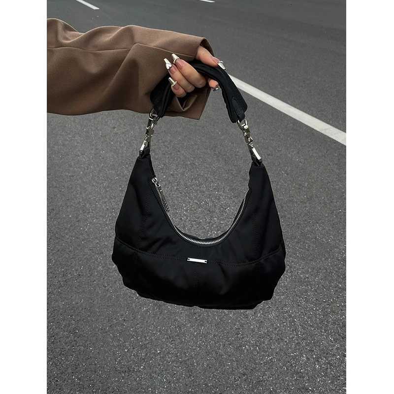 Bla Cloud oulder Bag Womens Handbag Moon Crescent Bag Single Handle Underarm Bag Faionable Nylon Leisure Bag Y250729