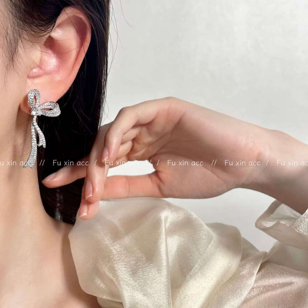 Luxurious Elegant Bowknot Earrings, Unique and Sophisticated Studs, High-end Jewelry for Women Without Pierced Ears, Mosquito Coil Ear Clips f2f