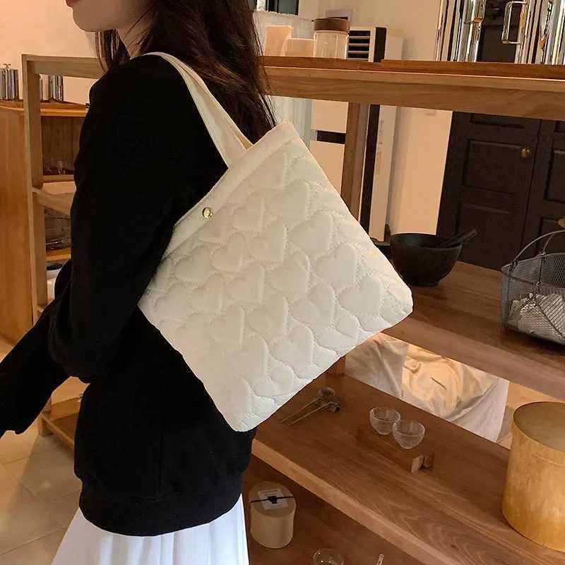 Solid Color Quilted Tote Bags Large Capacity Cott Padded Handbags Trendy Fluffy Shoulder Bag for Winter Travel Women Girls Y250730