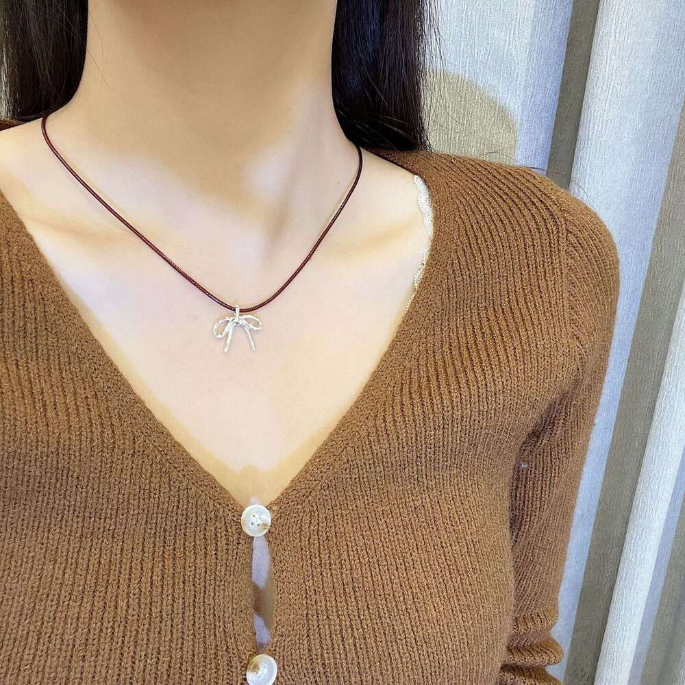 Light High-End Cherry Bow Pendant Red Rope Necklace for Women Simple Versatile Elegant Fashion Choker Sweater Chain de2