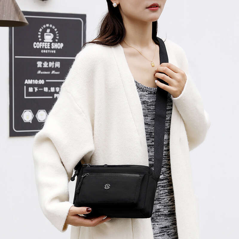 Women's 2024 New Crossbody Design Sense Niche Commuting Lightweight Fashion Shoulder Bag