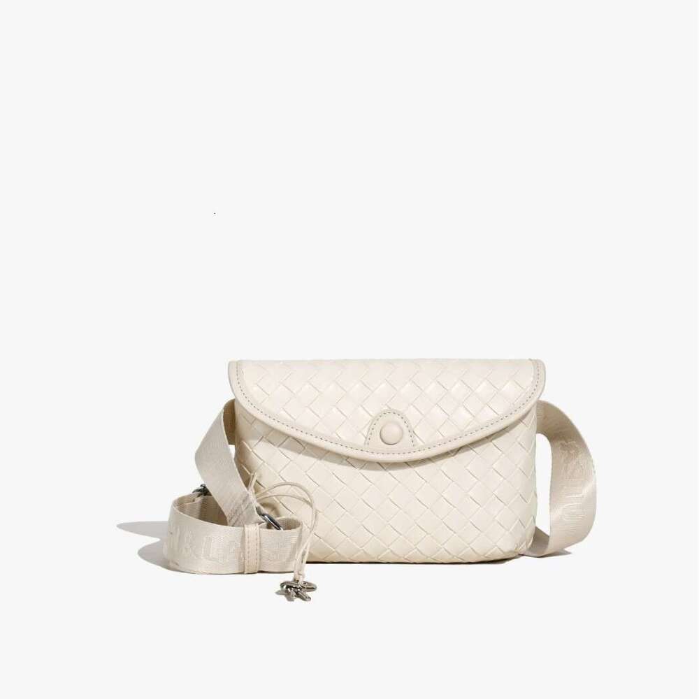 2025 New Women's Woven Crossbody Summer Design Sense Niche Single Shoulder Small Fashion Chest Bag