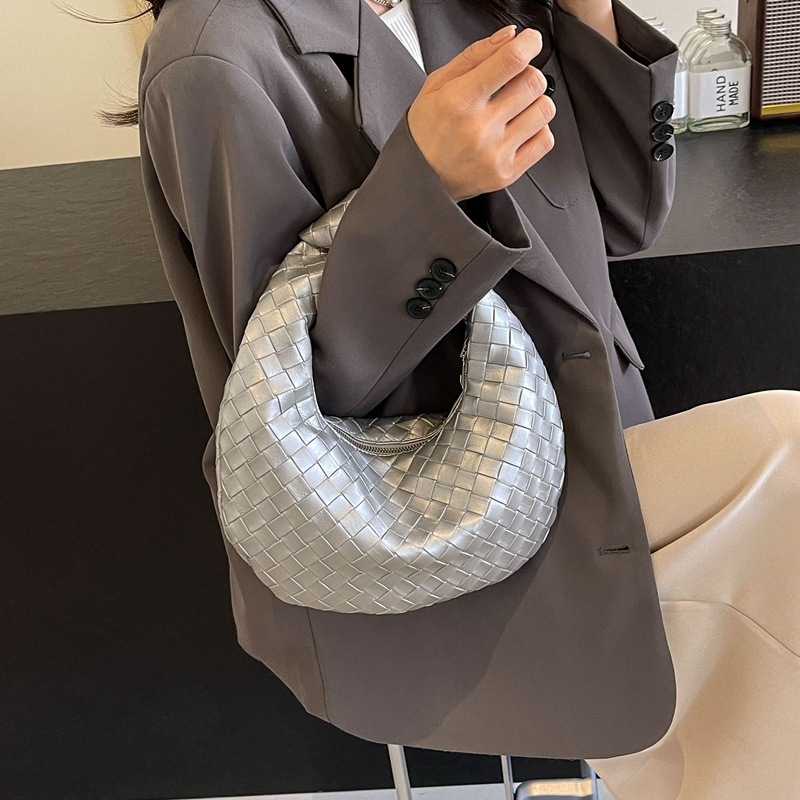 Women's Handmade Woven Bag Free Shipping Designer Luxury Texture Handbag New High-end Crescent Bag Leisure Vacation Shopping Armpit Bag