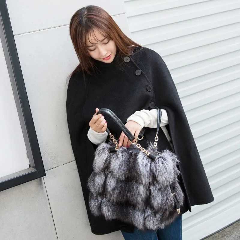Womens Luxury Real Fur Shoulder Bag Natural Fluffy Fox Fur Crossbody Bag Womens Designer Large Capacity Fashion Handbag G250729