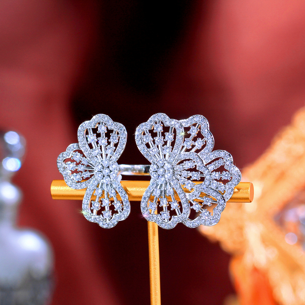 Choucong Ins Top Sell Wedding Rings Luxury Jewerly 18K White Gold Fill Pave 5A Cubic Zircon CZ Diamond Gemstones Party Women Big Flower Open Ring Adju