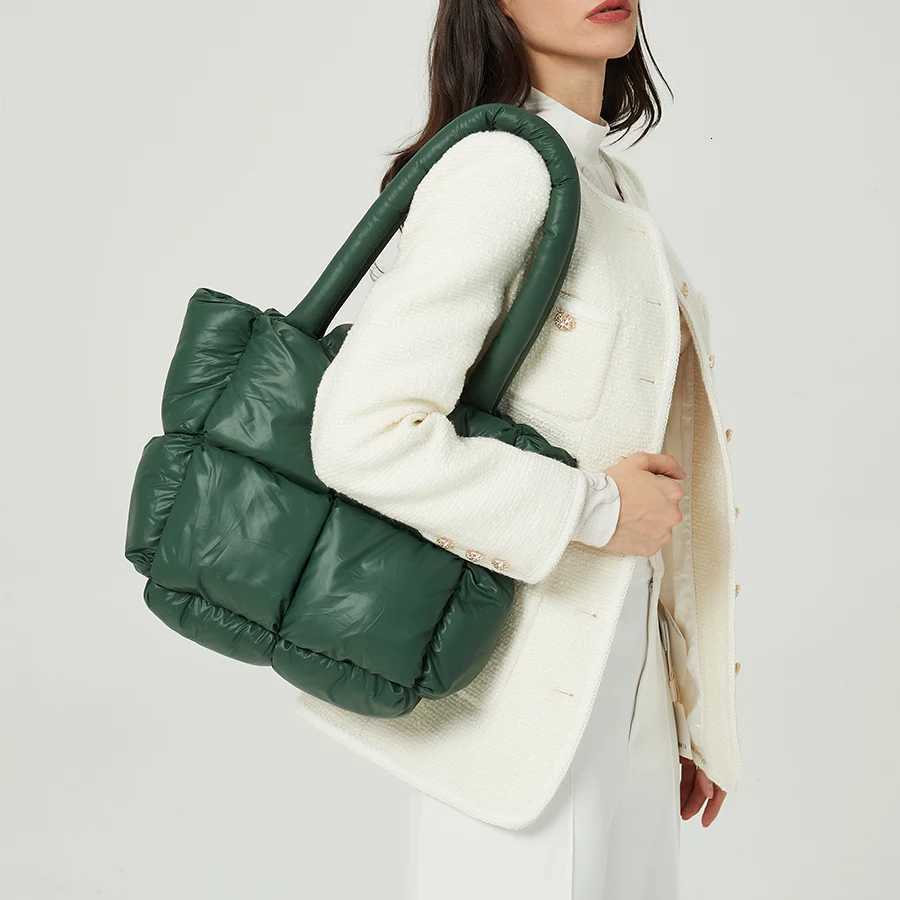 5 Large Tote Padded Handbags Designer Quilted Wen Shoulder Bags Luxury Nyl Down Cott Crossbody Bag Winter Purse 2024 Y250730
