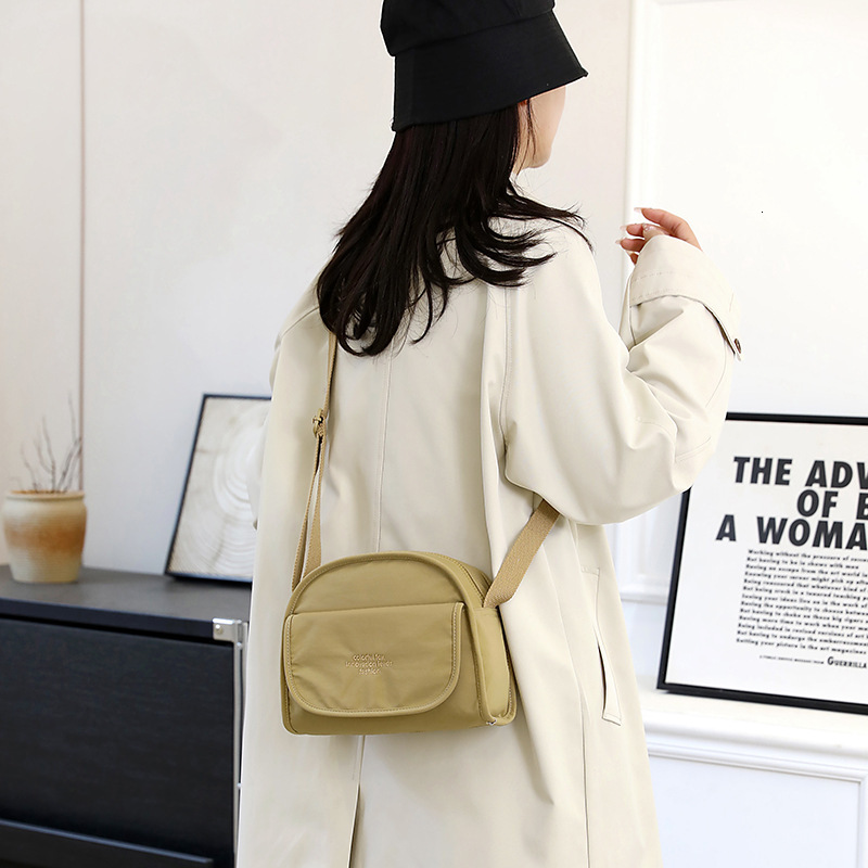 Colorful Fox Women's New Versatile Fashion Flip Crossbody Niche High-end Portable Small Square Bag ddmymoon