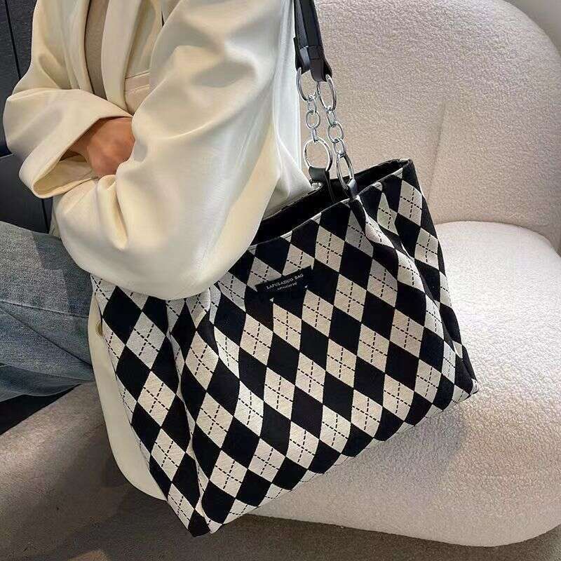 Large Capacity For Women 2025 New Fashion Versatile Niche Design Canvas Korean Style Small Crossbody Bag