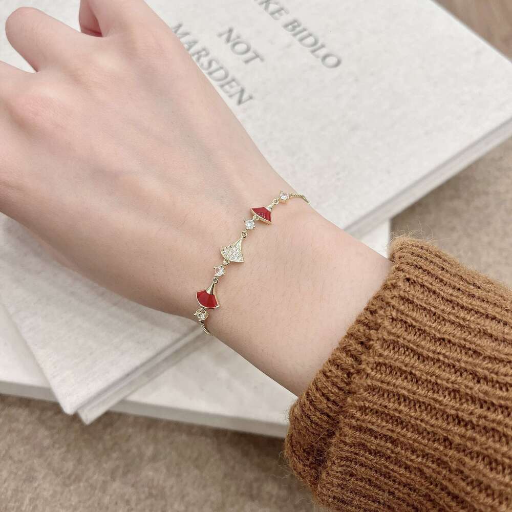 Autumn Winter Ancora Red Inlaid Dia Fan-shaped Oil Drop Mini Dress Pull-out Bracelet for Women Light Niche Exquisite Jewelry fa6