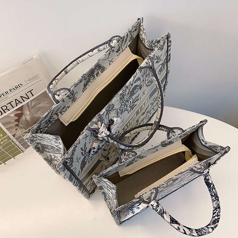 2025 New Fashion Handbag Spring Printed Computer Tote Versatile Embroidered Handheld Small Square Bag