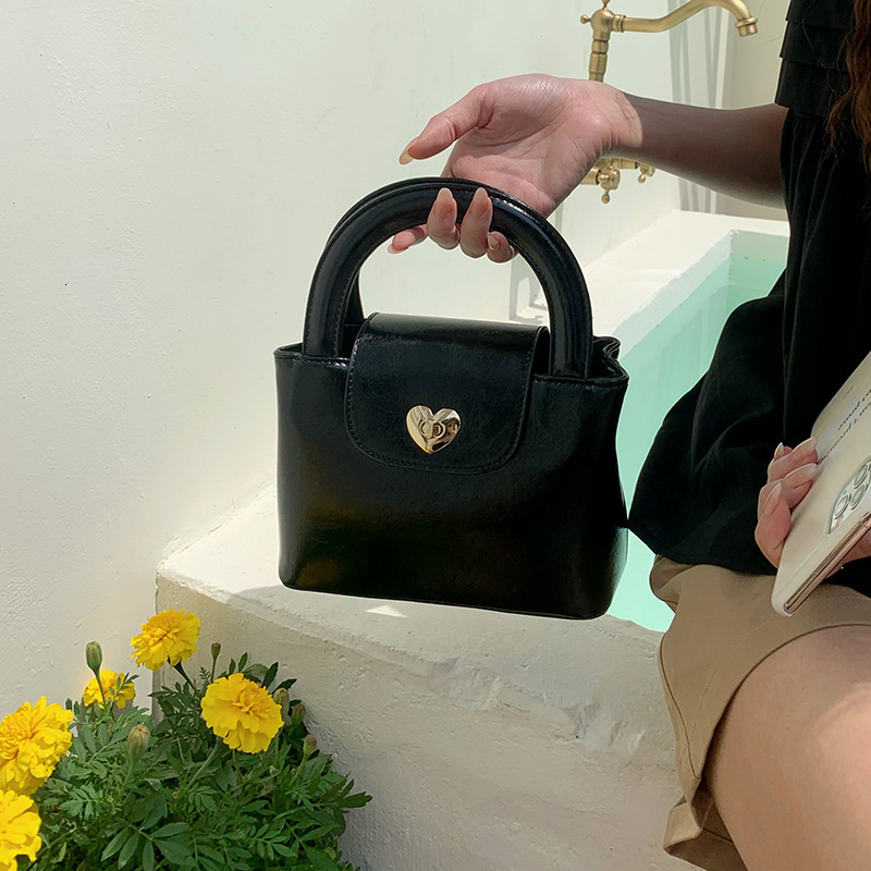 Designer Bag Korean Niche Heart Luxury Bag Lock Handbag INS Blogger Same Style Women's Bag Textured Casual Fashion Single Shoulder Crossbody Bag 