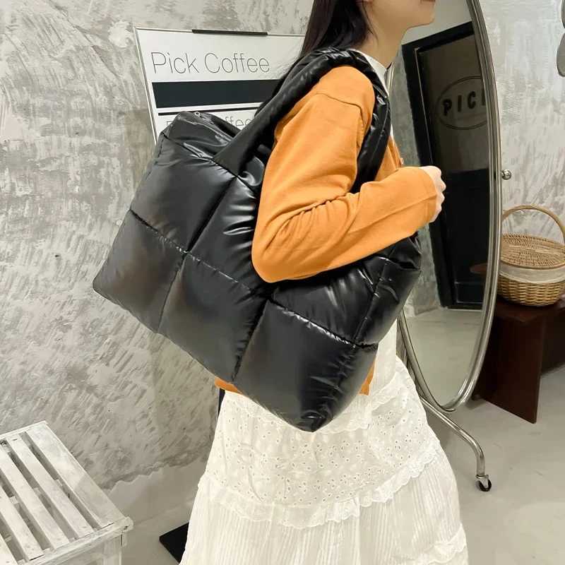 Large Capacity Tote Designer Sier Padded Handbags Fi Quilted Shoulder Bag Black Down Cotton Bag Nylon Shopping Bag Y250730