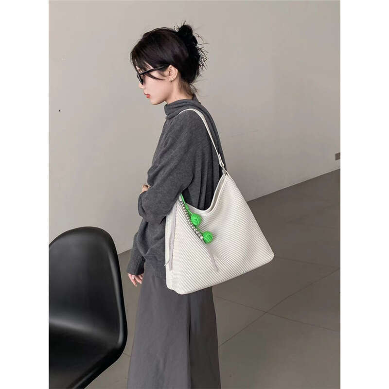 Genuine Leather Wrinkled Large Underarm Tote Niche Cowhide High-End Feel New Soft Woven Pattern Single Shoulder Crossbody Bag Trendy B5