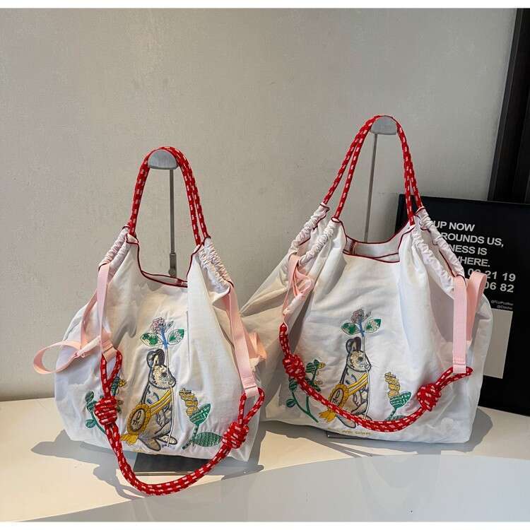 Large Capacity High Aesthetic Shoulder Niche Design Cartoon Casual Simple Crossbody Bag for Women Versatile