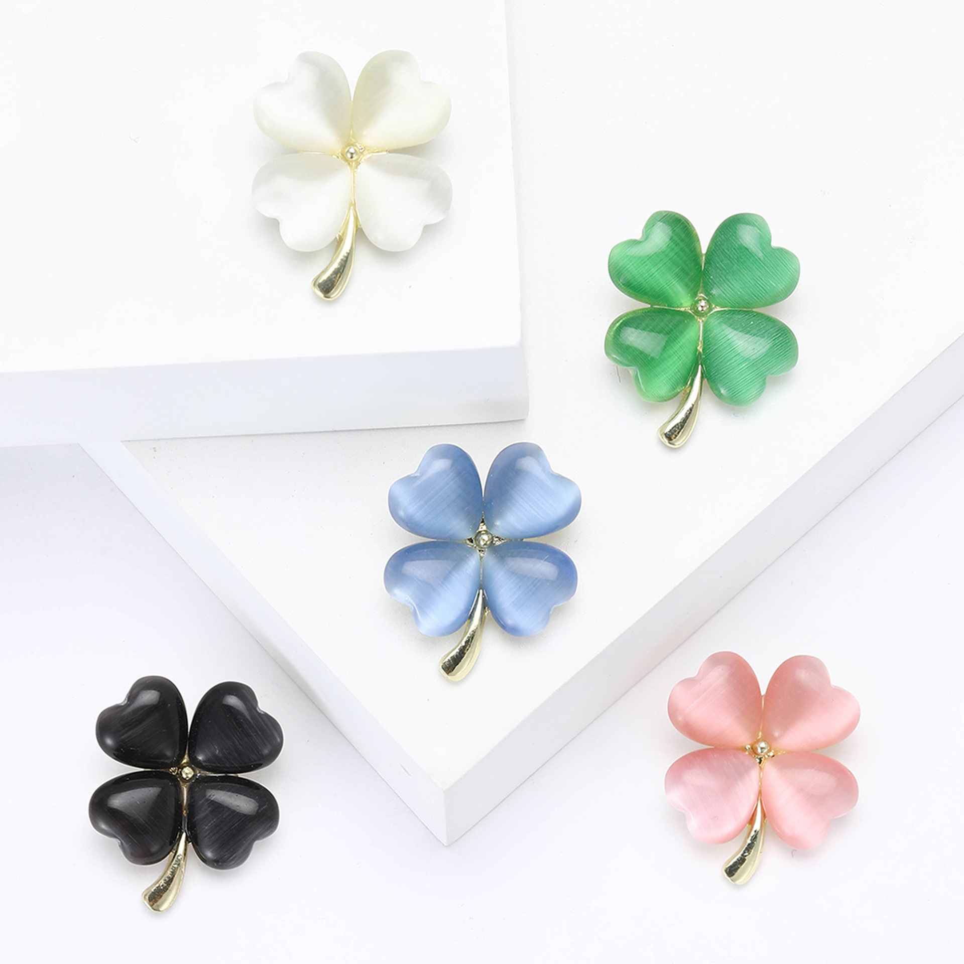 Gold Tone Four - Leaf Clover Brooch With Pearl - Like Petals Elegant Daily Jewelry And Gift For Her High Quality And Stylish Jewelry