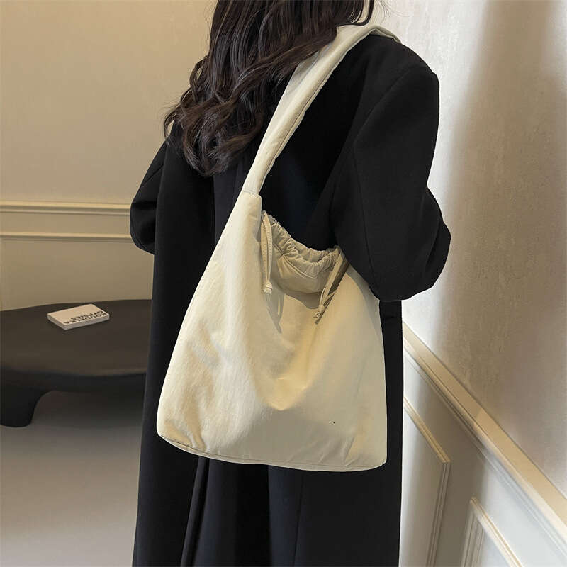 Women's Large Capacity Crossbody Niche Design Tote High-end Fashion Shoulder Bag