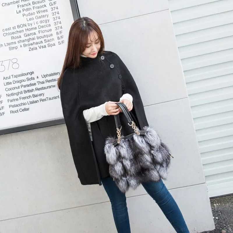 Womens Luxury Real Fur Shoulder Bag Natural Fluffy Fox Fur Crossbody Bag Womens Designer Large Capacity Fashion Handbag G250729