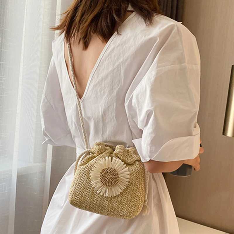 Rattan Woven Women Straw Bag Handbag Knit Flower Summer Beach Woman Shoulder Messenger Khaki Beige Bags Fashion Creative Y250729