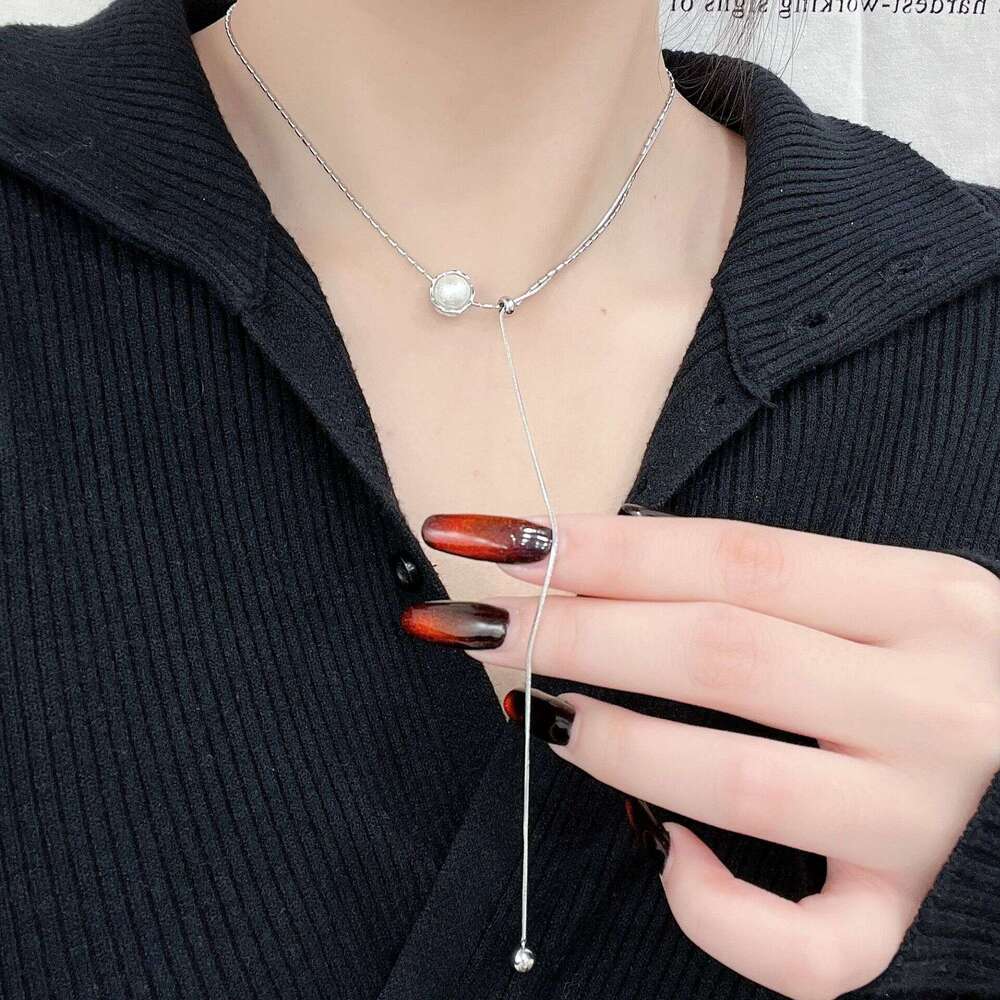 Adjustable Pearl Necklace for Women, Light Niche 2024 New Model, Long Collarbone Sweater Chain, Winter Accessories 1aa
