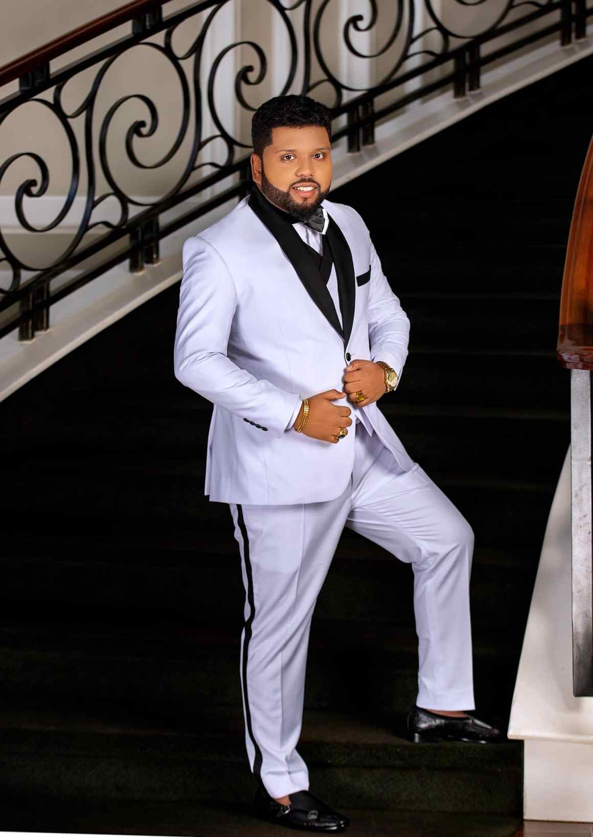 3 Pieces Mens Wedding Tuxedos Plus Size Shawl Lapel Party Birthday Groom Wear Pants Suits Customized