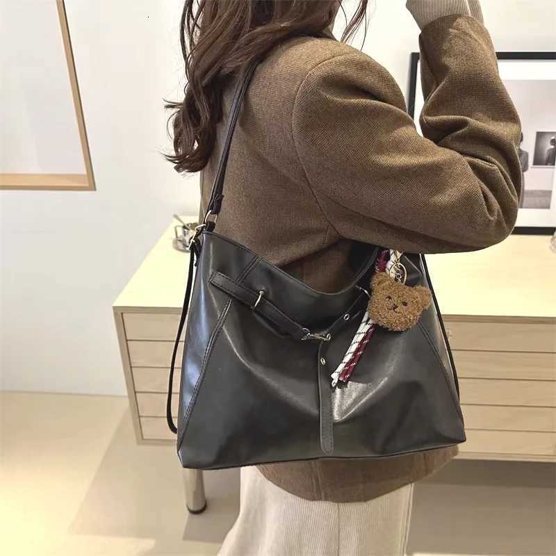 Vintage Large Capacity Mens Shoulder Bag Fi Backpacks Pu Leather Ladies Crossbody Bag Female Commuter Tote Handbags Y250730