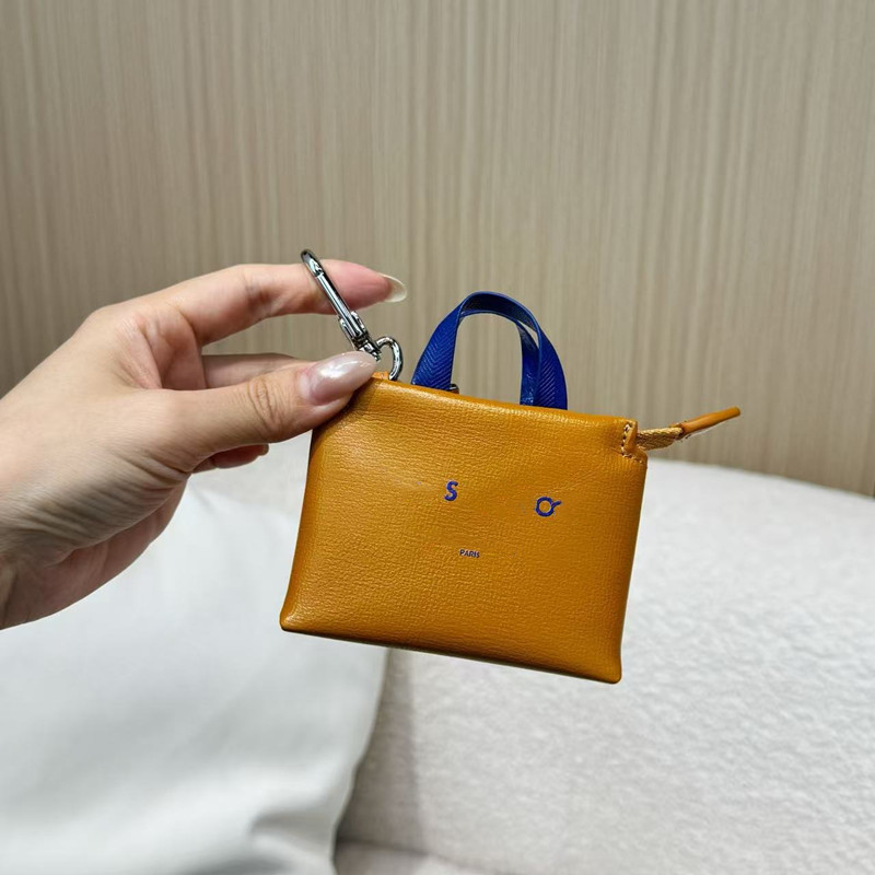 Classic playfu lMini Shopper Bag Charm Designer Leather Car Keyring Chain Mini Totes Keychains Earphone Bag Purse Zipper Pocket Bag Pendant Keys Coin Bag