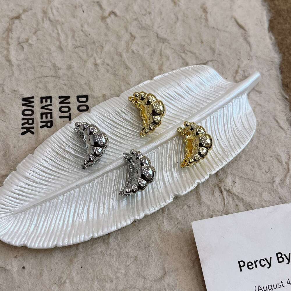 Korean Niche Design Sense Horn Bag Metal Stud Simple Light Versatile Elegant 2024 New Earrings 22b