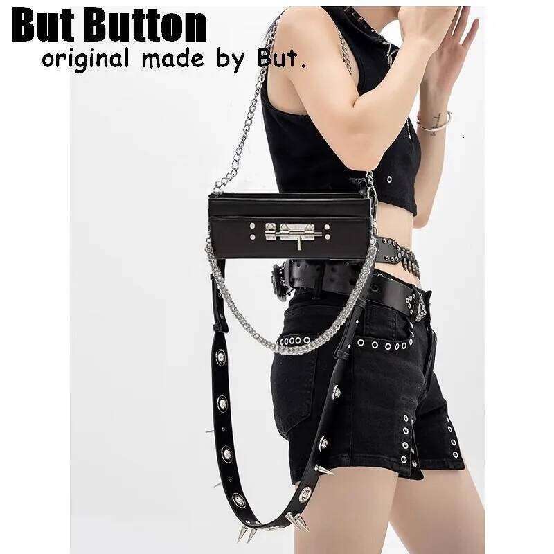 Luxury Designer Niche Ladies Vintage Punk Rivet Streetwear Shoulder Crossbody Bag