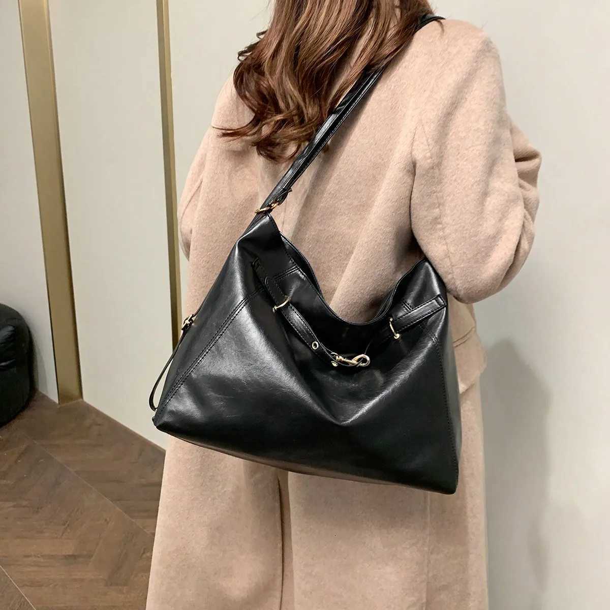 New Vintage Classic One Shoulder Bags For Women Casual Simple Y2K Backpack Large Capacity Commute Great Gift For Women Y250730