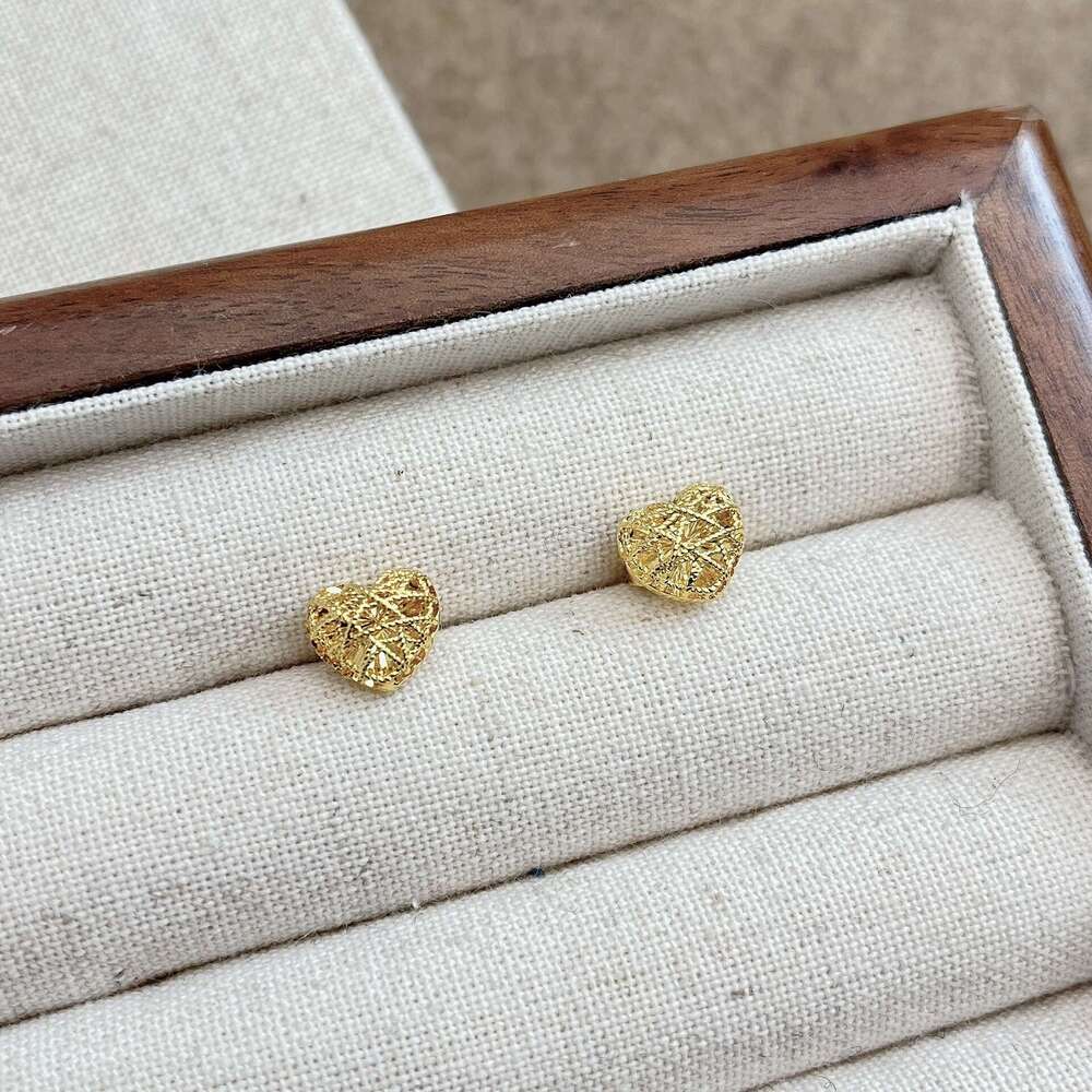 Unique 2024 New Gold Brushed Hollow Women, Niche Design, High-end Feel, Elegant Earrings for Autumn and Winter 70c