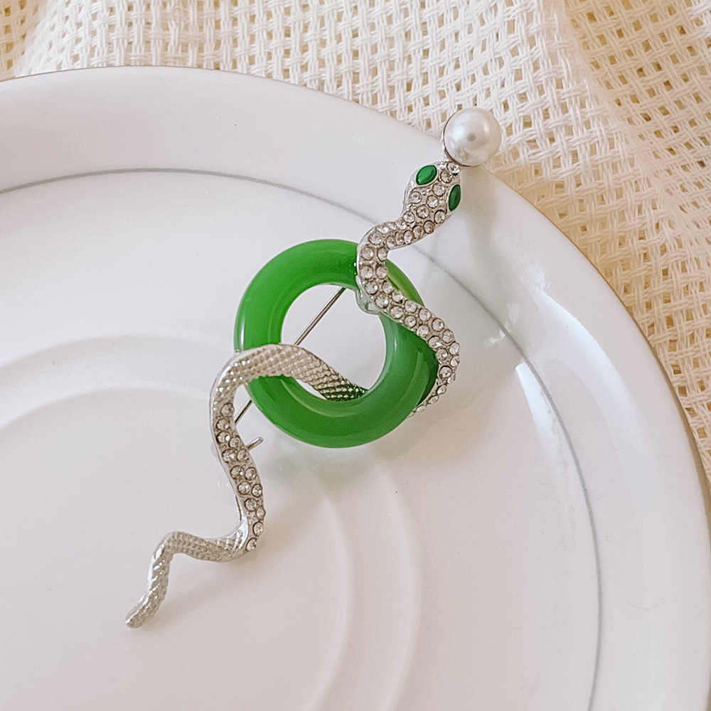 Silver Tone Textured Snake Brooch With Green Gemstone Eye Elegant Party Jewelry And Gift For Her High Quality And Stylish Jewelry