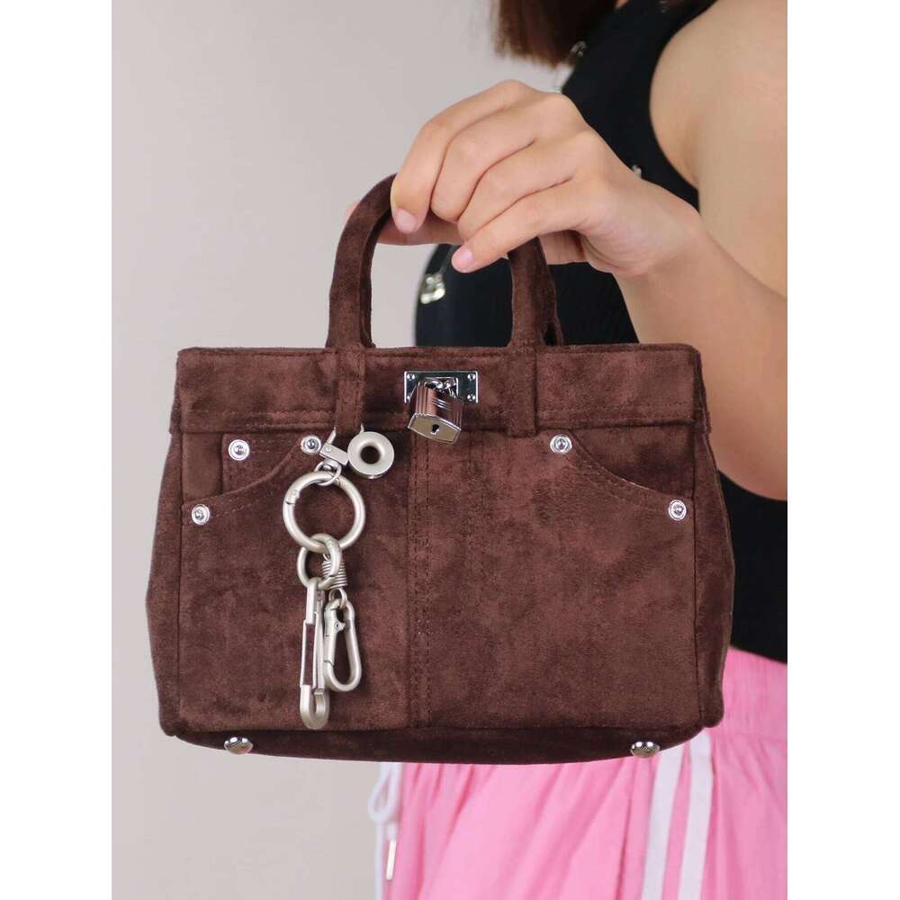 2024 autumn and winter new niche design Korean fashion suede veet leopard print platinum portable crossbody bag lock key p
