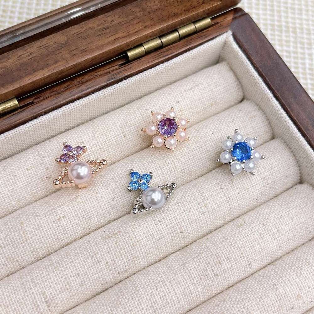 2025 New Western Empress Exquisite Versatile Saturn Pearl Flower Stud Earrings Light Niche Asymmetric Jewelry 0e7