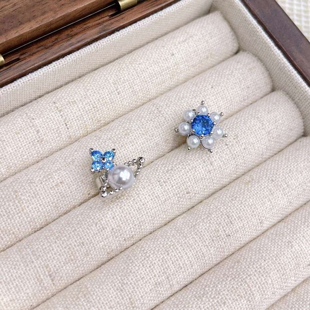 2025 New Western Empress Exquisite Versatile Saturn Pearl Flower Stud Earrings Light Niche Asymmetric Jewelry 0e7