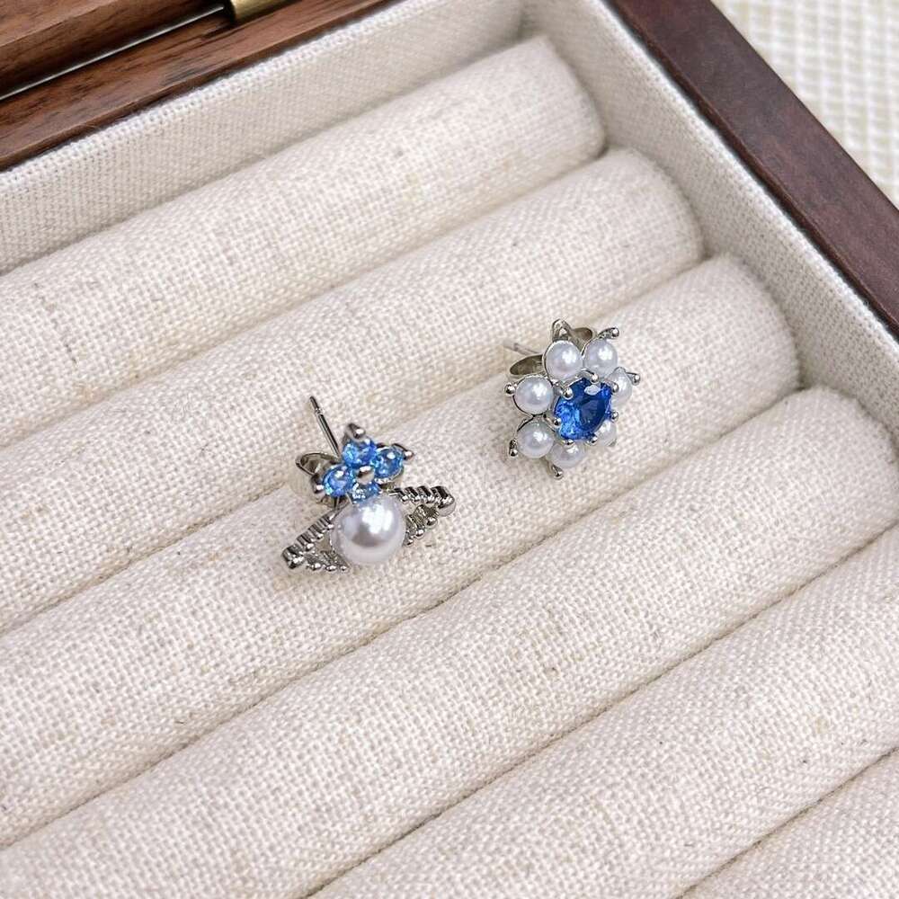 2025 New Western Empress Exquisite Versatile Saturn Pearl Flower Stud Earrings Light Niche Asymmetric Jewelry 0e7
