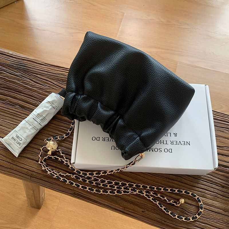 Designer Luxury Bag Bag Trendy Women's Bag New 2025 Texture Solid Color Niche Shoulder Bag Versatile Chain Crossbody Cloud Small Bag Tote Bag