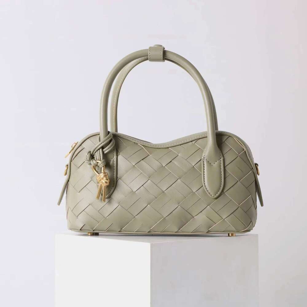 Cowhide braided 2025 new niche design genuine leather vintage one-shoulder crossbody bag fashionable ladies handbag