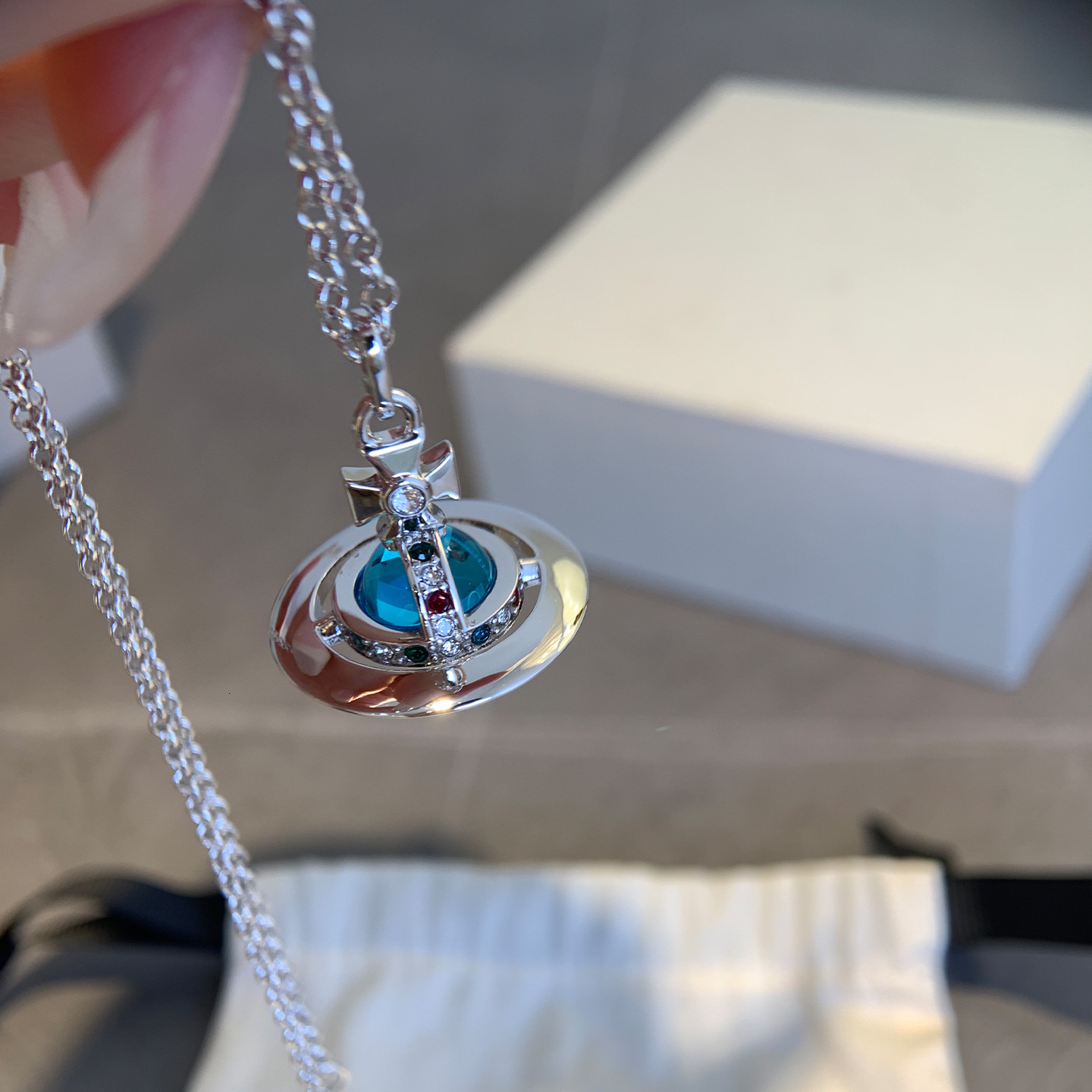 Dowager Mid-size Lake Blue Orb Necklace Three Dimensional Saturn Chain Beach Lady Pendant Inlaid With Designer Necklace Diamonds Planet Astronaut Fash