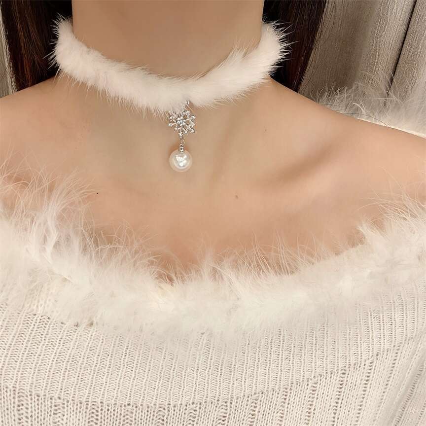 New Year Bowknot Plush Flower Snowflake Necklace Autumn Winter Atmosphere Choker Design Sense Light Temperament Collarbone Chain for Women fbc