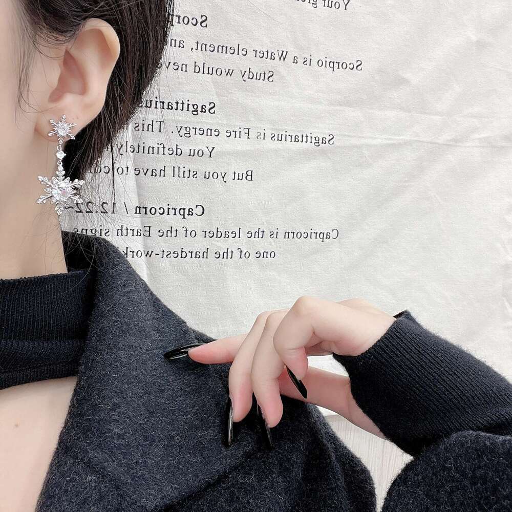 New Fashion Design Mid-Length Earrings High-End Micro-Inlaid Snowflake Exaggerated Unique Cool Super Shiny 479