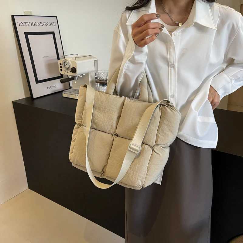 2024 Spring New Trendy Square Shoulder Crossbody Bags for Women Cott Padded Handbags Lux Large Capacity Quilted Tote Bag Y250730