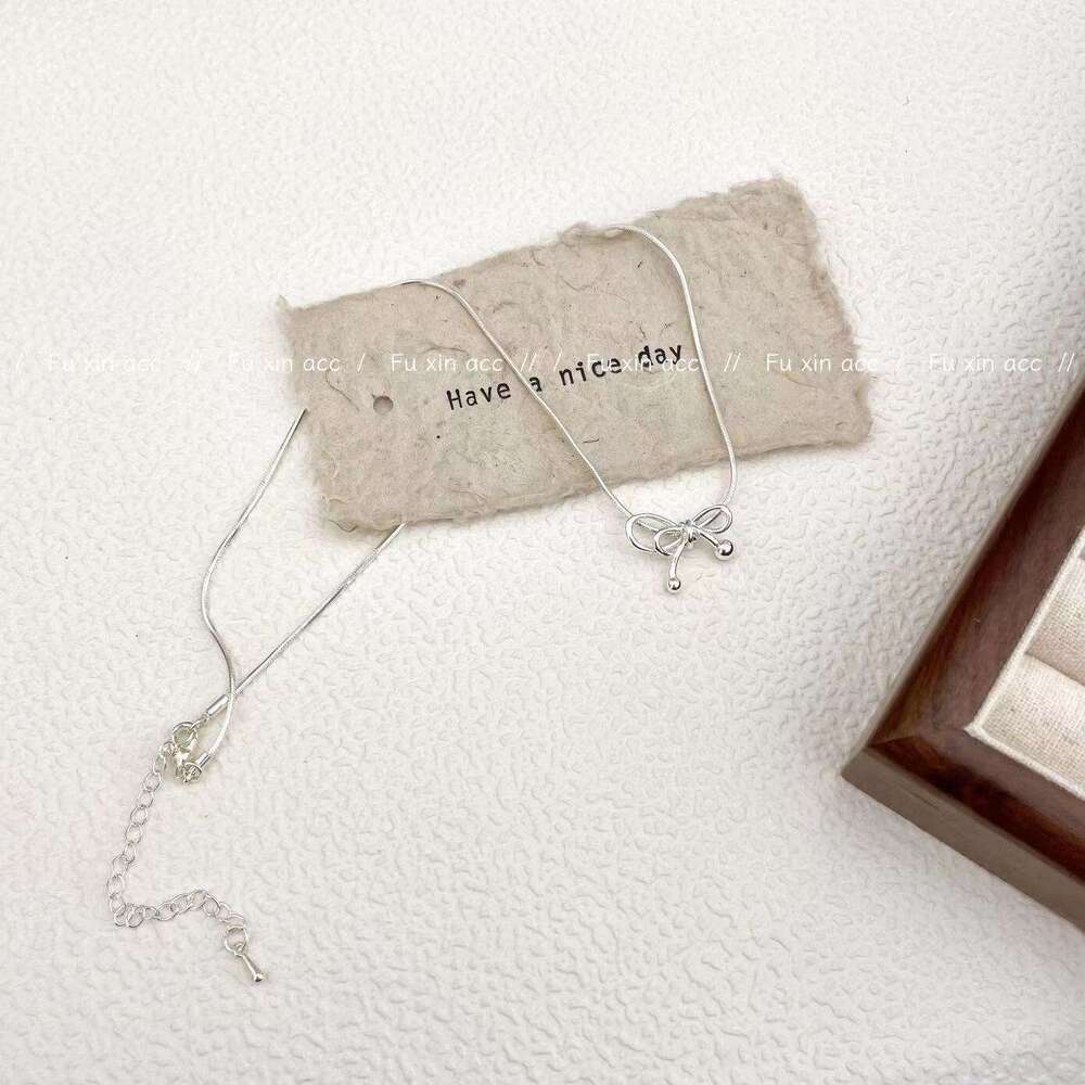 2024 New Rich Lady Bow Necklace Light High-end Irregular Pendant Collarbone Neck Chain 968