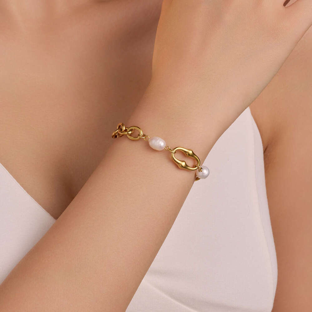 2025 New Stainless Steel High Aesthetic Light Niche Design Freshwater Pearl Bracelet for Women