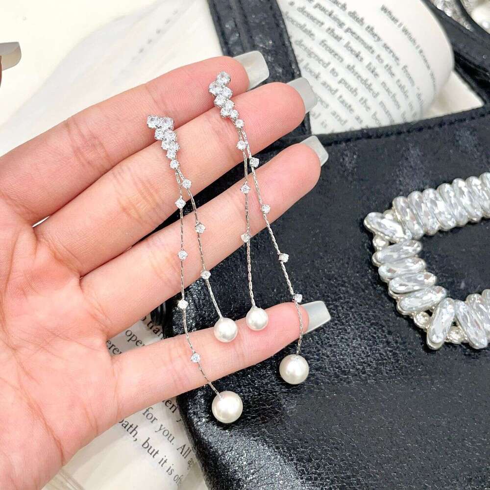 Light Beauty Goddess Arrival Niche Design High-end Simple Versatile Long Tassel Earrings for Women Slimming Elegant 0d9